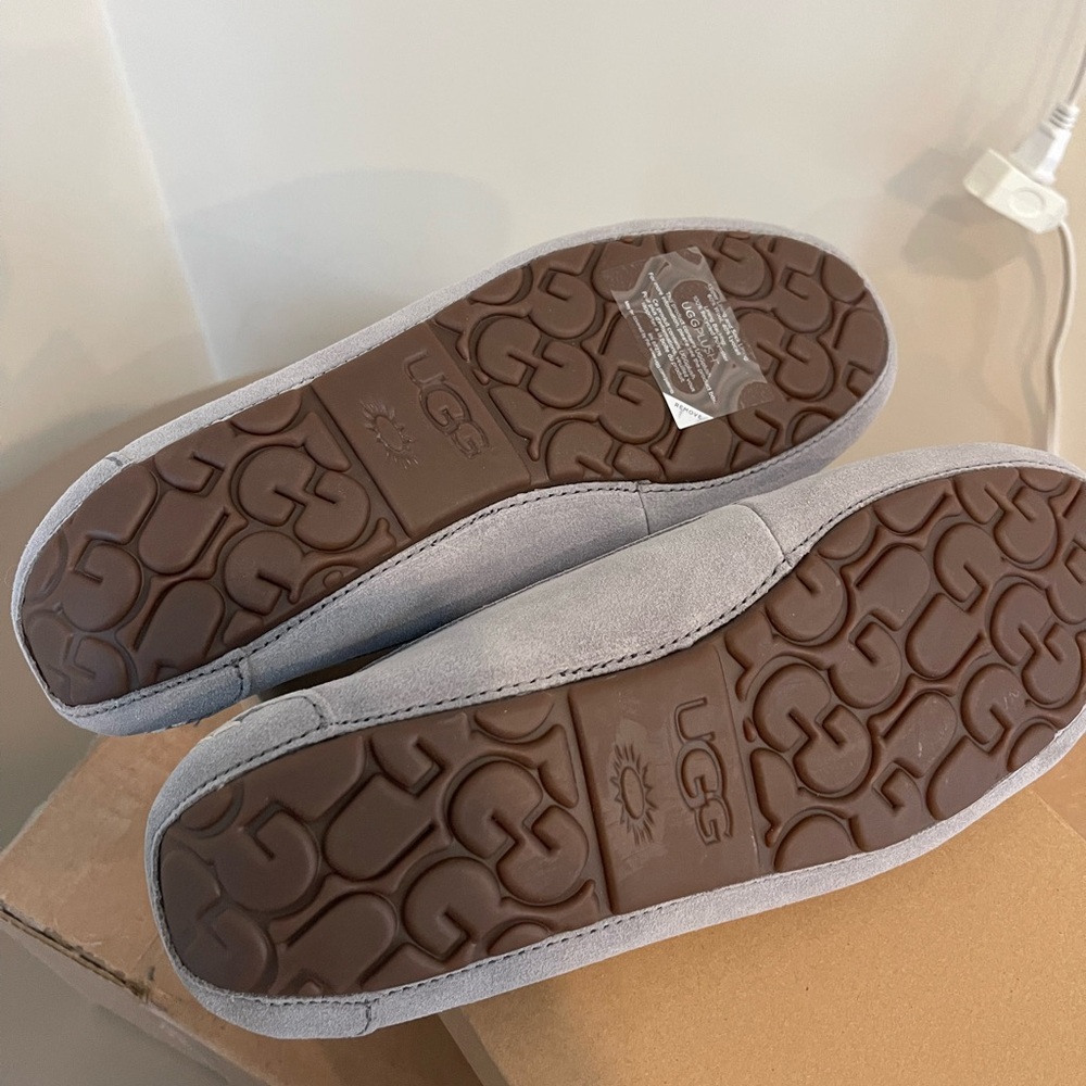 UGG Gray Suede Moccasin Slippers, brand new - Picture 4 of 5